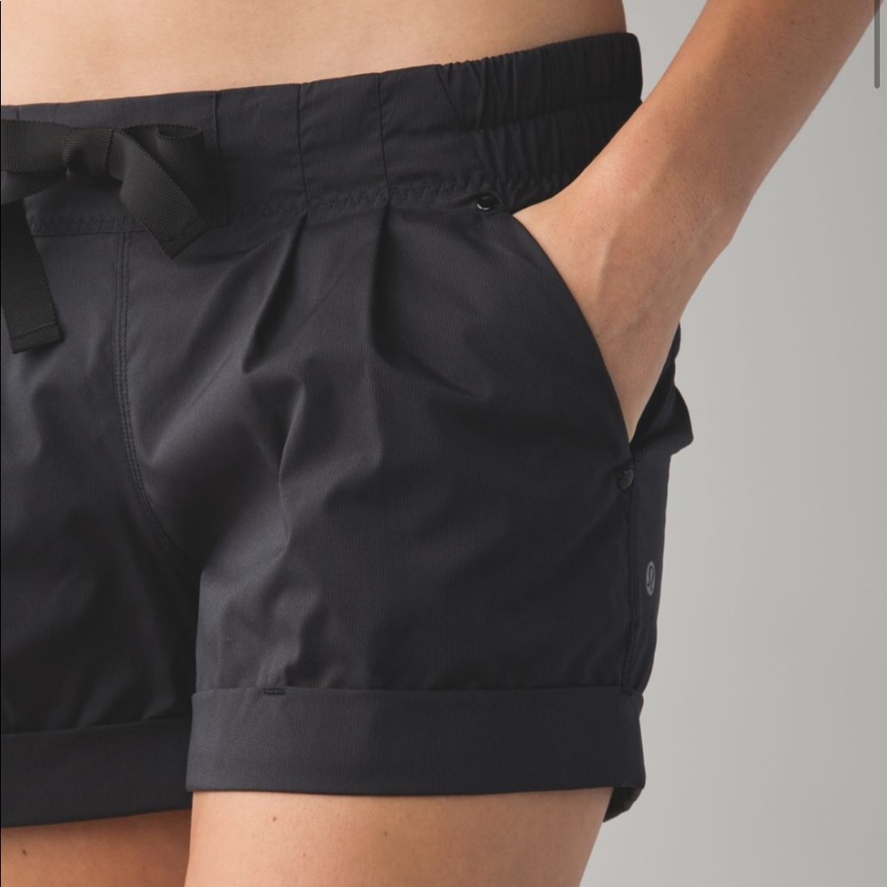 Lululemon Spring Break Away Short